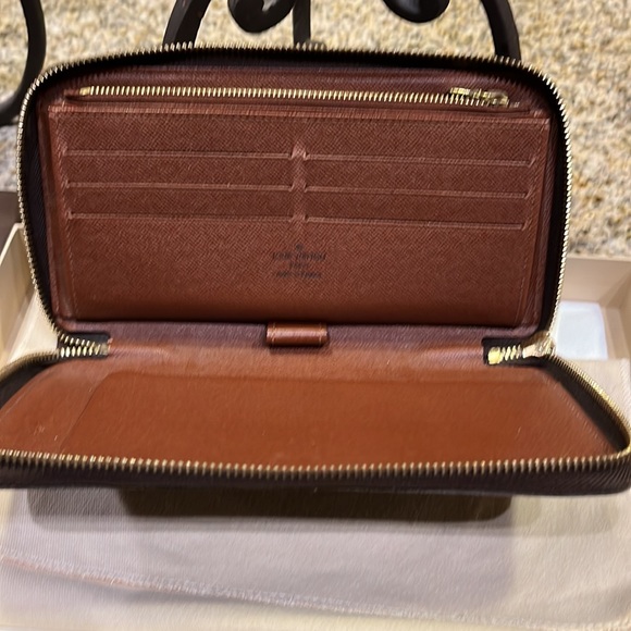 Louis Vuitton Zippy Wallet - Picture 3 of 13